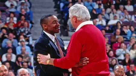 A lenda do técnico de Indiana, Bob Knight, morreu aos 83 anos