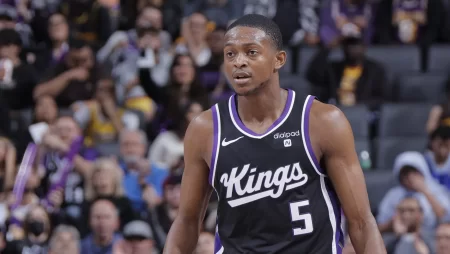 Kings anunciam que De'Aaron Fox ficará afastado por tempo indeterminado devido a uma torção no tornozelo